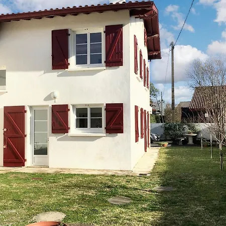 Charmante Maison A Avec Vue Sur Les Montagnesel Holiday home Arcangues